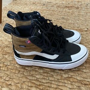 Women’s size 7.5 vans MTE ECO dry ultra-cush high tops.